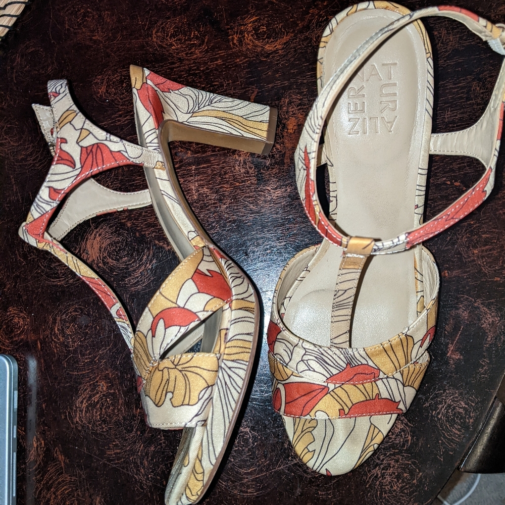 Naturalizer Finn Papaya Satin Sandals 8W - Picture 10 of 10